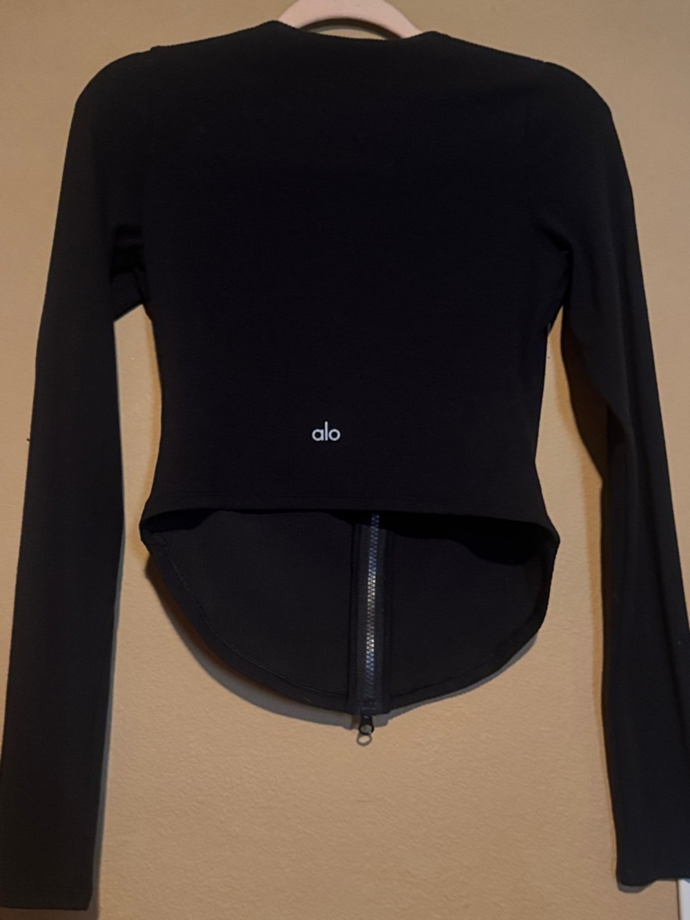 ALO Yoga Black, Full-Zip, Long Sleeve Top - Picture 3 of 3